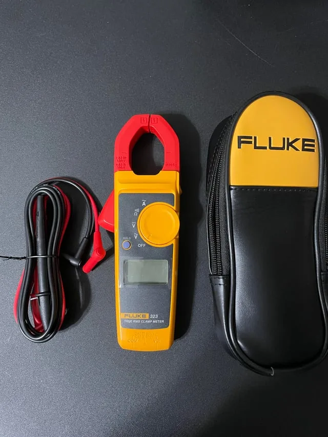 Fluke 323 clamp meter